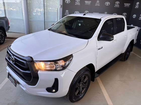 TOYOTA HILUX 2.8 D-4D TURBO DIESEL CD SR 4X4 AUTOMÁTICO TOYOTA HILUX 2.8 D-4D TURBO DIESEL CD SR 4X4 AUTOMÁTICO